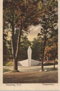 Kopia Pomnik poległych oleśnian w I wojnie światowej z 1923 r. Zniszczony przez Sowietów. Na jego  miejcu postawiono w 1945 r.  pomnik Żołnierzy Armii Czerwonej