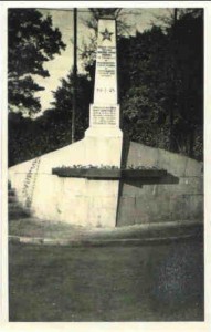 Pomnik poległych oleśnian w I wojnie światowej z 1923 r. Zniszczony przez Sowietów. Na jego  miejcu postawiono w 1945 r.  pomnik Żołnierzy Armii Czerwonej