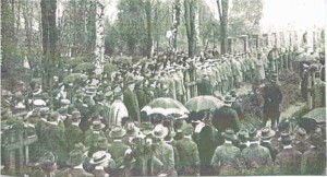 Przy kwaterze żołnierzy I wojny światowej zmarłych w oleskich lazaretach -1915 r.