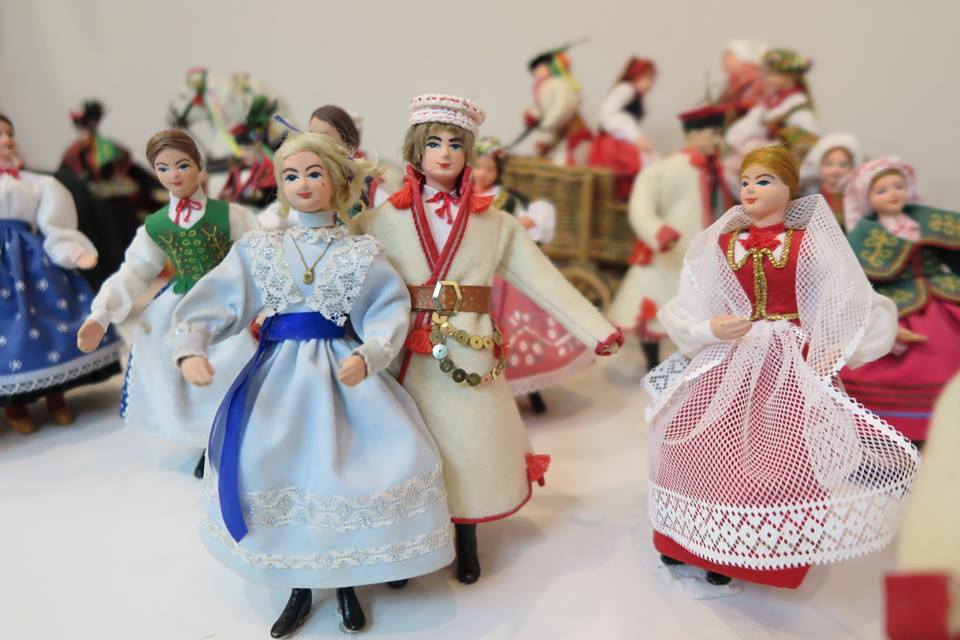 Wystawa „Lalki polskie” w Oleskim Muzeum Regionalnym | Oleskie Muzeum