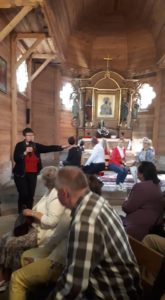 Uczestnicy 27. edycji Europejskich Dni Dziedzictwa podczas zwiedzania pątniczego kościoła św. Anny w Oleśnie.
