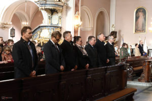 Msza św. za Ojczyznę i członków ZPwN w oleskim kościele parafialnym