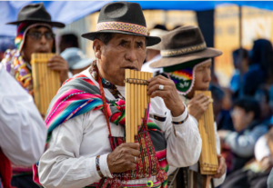 Indianie grający na fletni