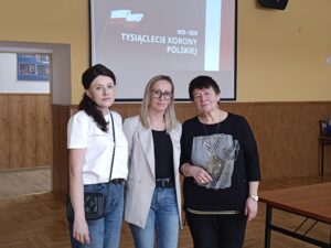 Pracownicy Oleskiego Muzeum Regionalnego: Katarzyna Zając, Ewa Cichoń, Aleksandra Vieth-Kłosińska
